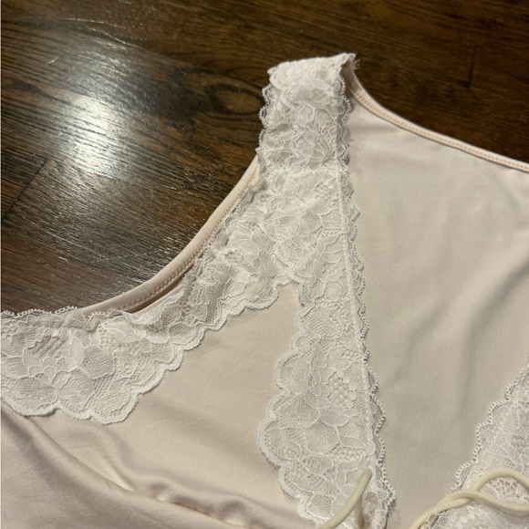 Crop Lace Tank - Picture 2 of 2